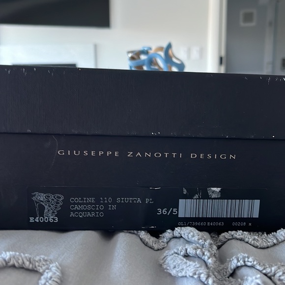 🔥SALE!!GORGEOUS!Giuseppe Zanotti Circle Cut out Cage blue booties with dust bag - Picture 10 of 11